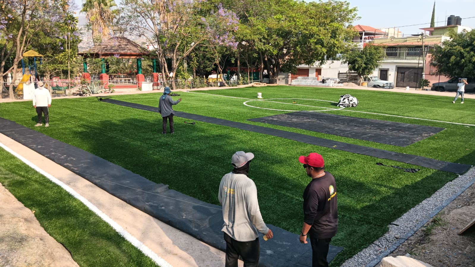 CONSTRUCCIÓN DE CANCHA FÚTBOL 5 EN PARQUE DEPORTIVO 20 DE NOVIEMBRE EN CHILPANCINGO DE LOS BRAVO