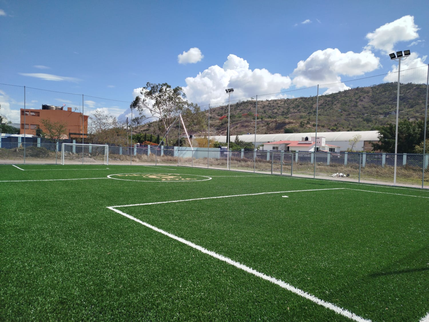 CONSTRUCCIÓN DE CANCHA FÚTBOL 5 EN CAMPO DEPORTIVO LA CINCA EN CHILPANCINGO DE LOS BRAVO