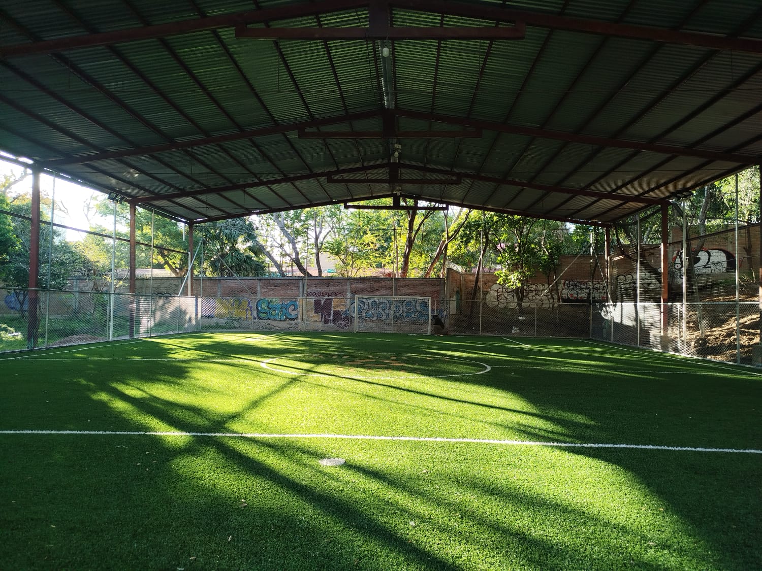 CONSTRUCCIÓN DE CANCHA FÚTBOL 5 EN CANCHA DE LA UNIDAD HABITACIONAL HÉROES DE GUERRERO EN CHILPANCINGO DE LOS BRAVO