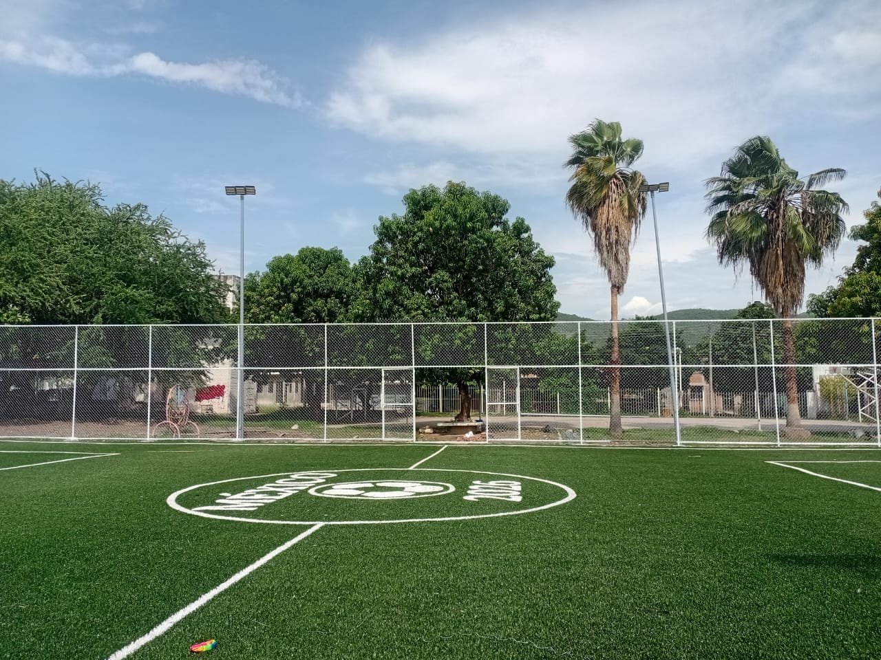CONSTRUCCIÓN DE CANCHA FÚTBOL 5 EN CANCHAS DE AREA VERDE MÁRTIRES DEL S.N.T.E. EN IGUALA DE INDEPENDENCIA