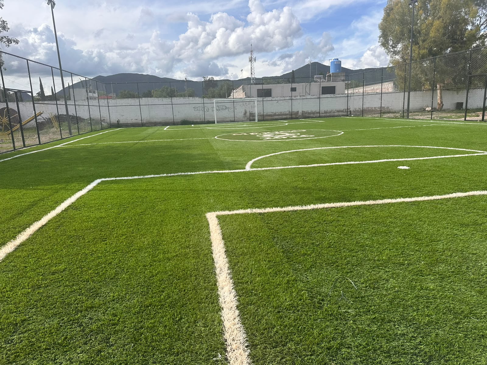 CONSTRUCCIÓN DE CANCHA FÚTBOL 5 EN UNIDAD DEPORTIVA SANTIAGO TEZONTLALE EN AJACUBA