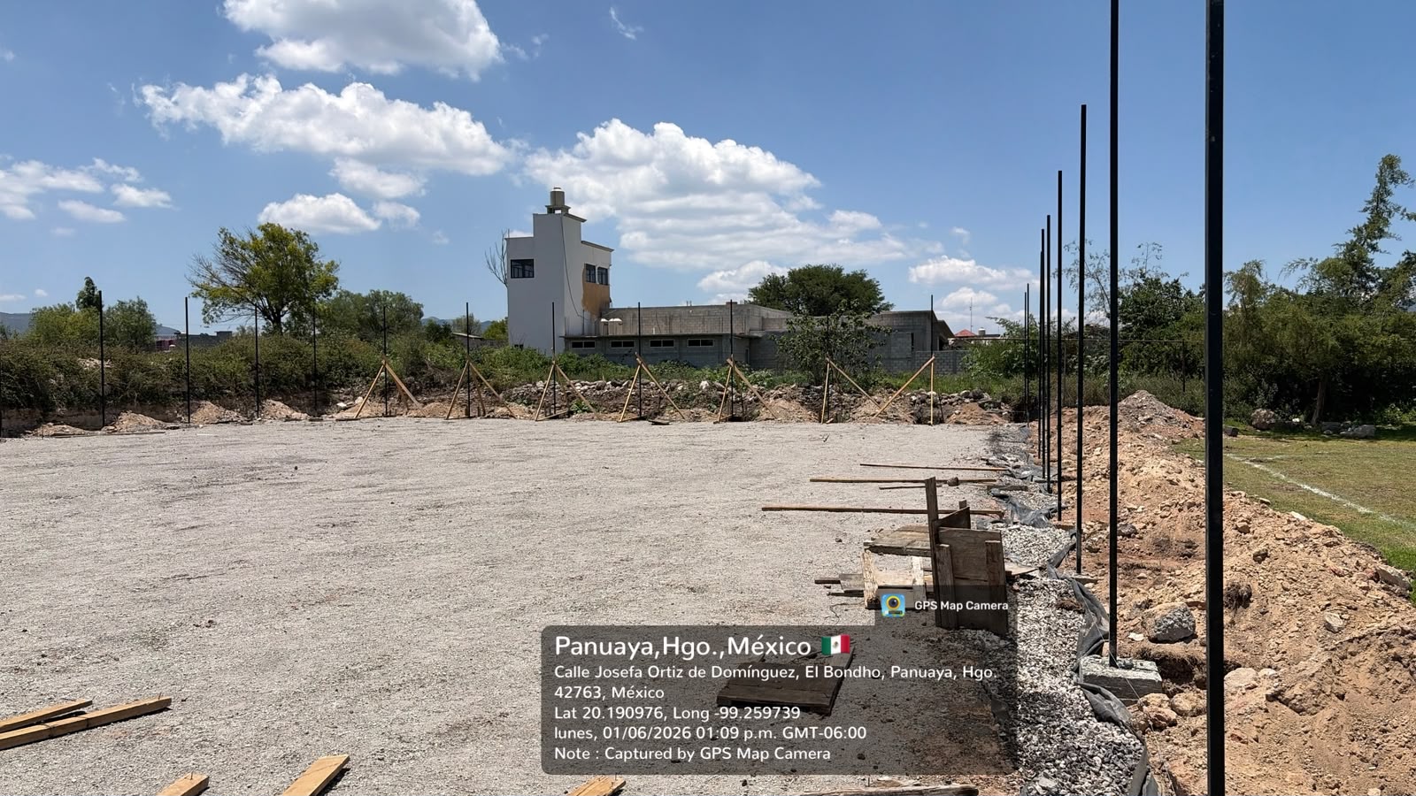 CONSTRUCCIÓN DE CANCHA FÚTBOL 5 EN DEPORTIVO LA BOMBONERA EN TEZONTEPEC DE ALDAMA