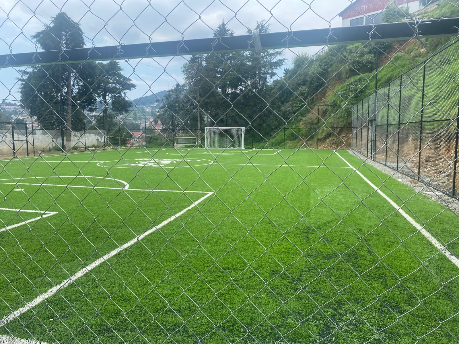 CONSTRUCCIÓN DE CANCHA FÚTBOL 5 EN DOLORES EN MINERAL DEL MONTE