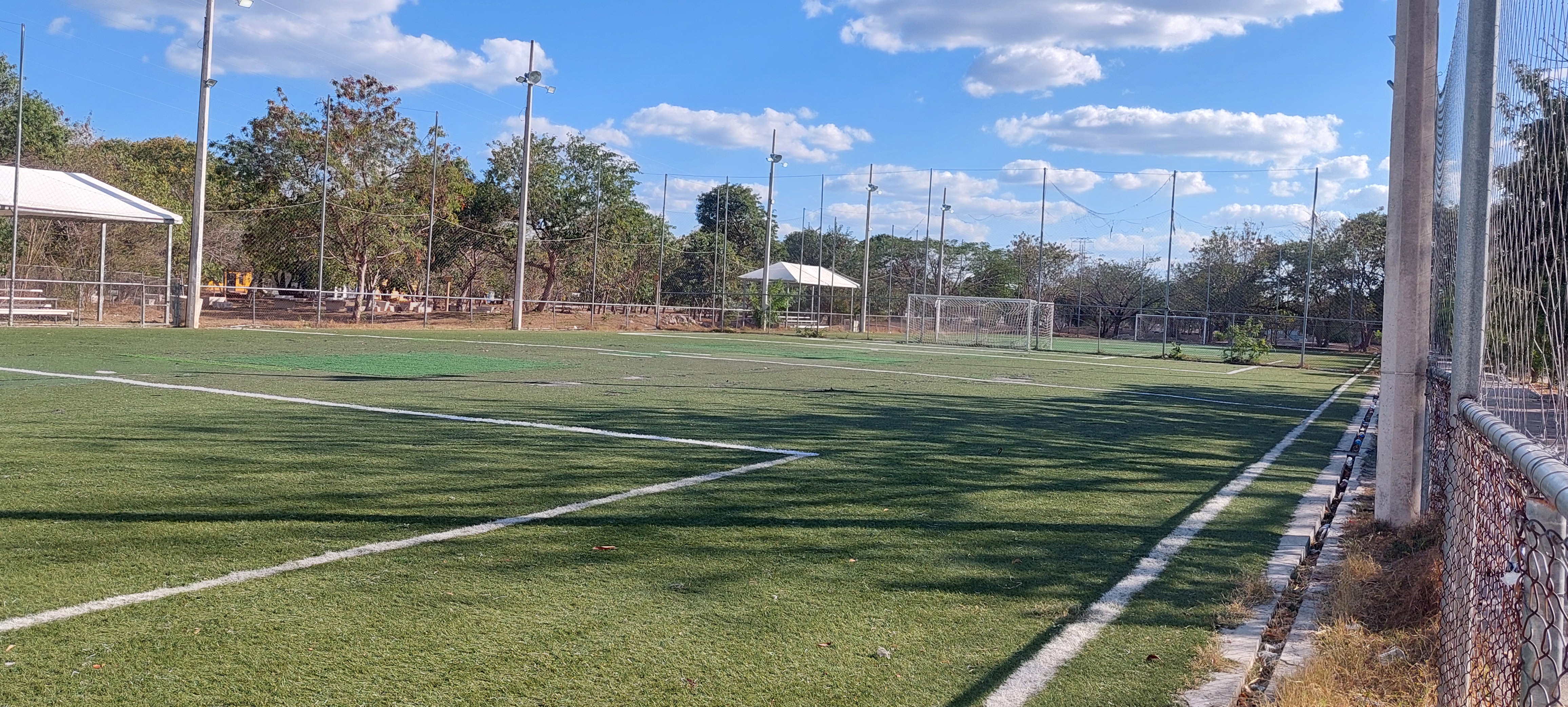 CONSTRUCCIÓN DE CANCHA DE FÚTBOL 7 EN MÉRIDA