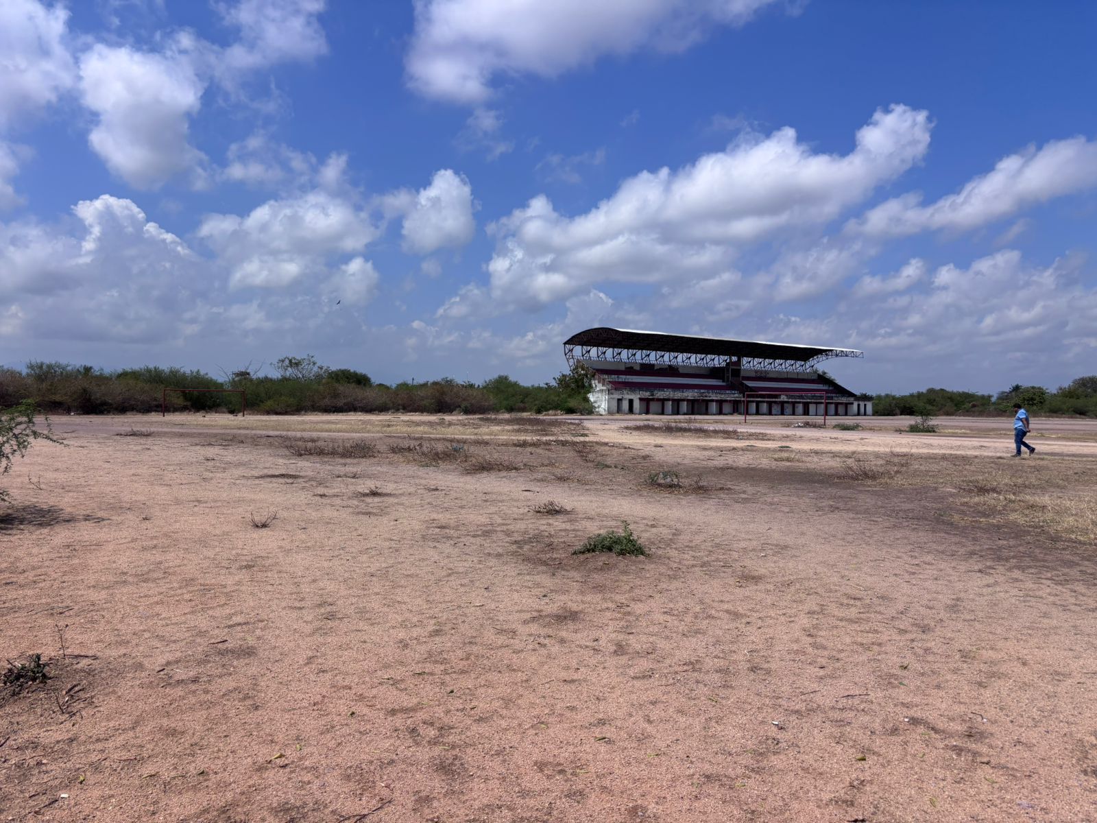 CONSTRUCCIÓN DE CANCHA FÚTBOL 5 EN UNIDAD DEPORTIVA CARLOS HERMOSILLO EN JUCHITÁN DE ZARAGOZA