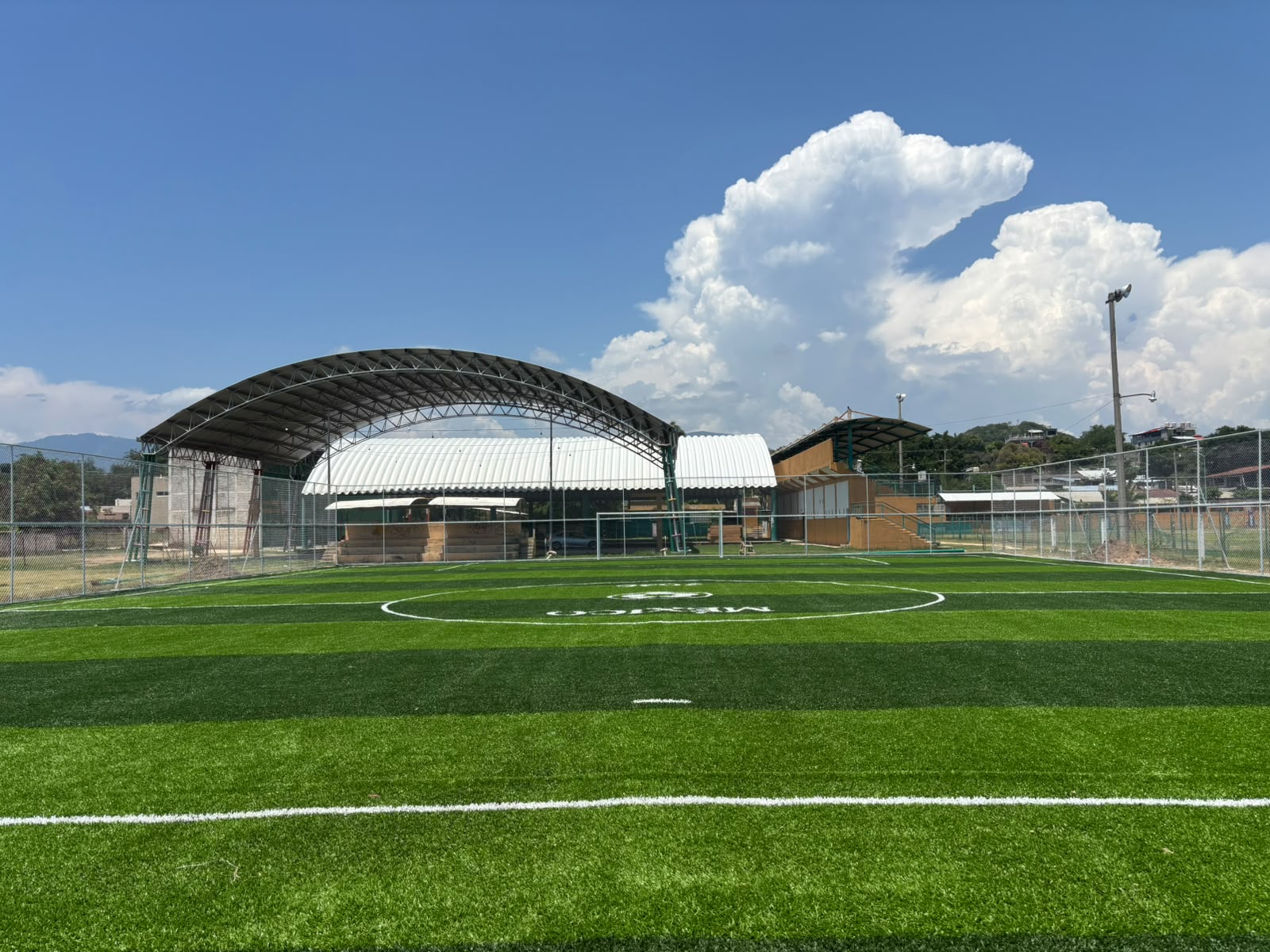 CONSTRUCCIÓN DE CANCHA FÚTBOL 5 EN UNIDAD DEPORTIVA EN PETATLÁN