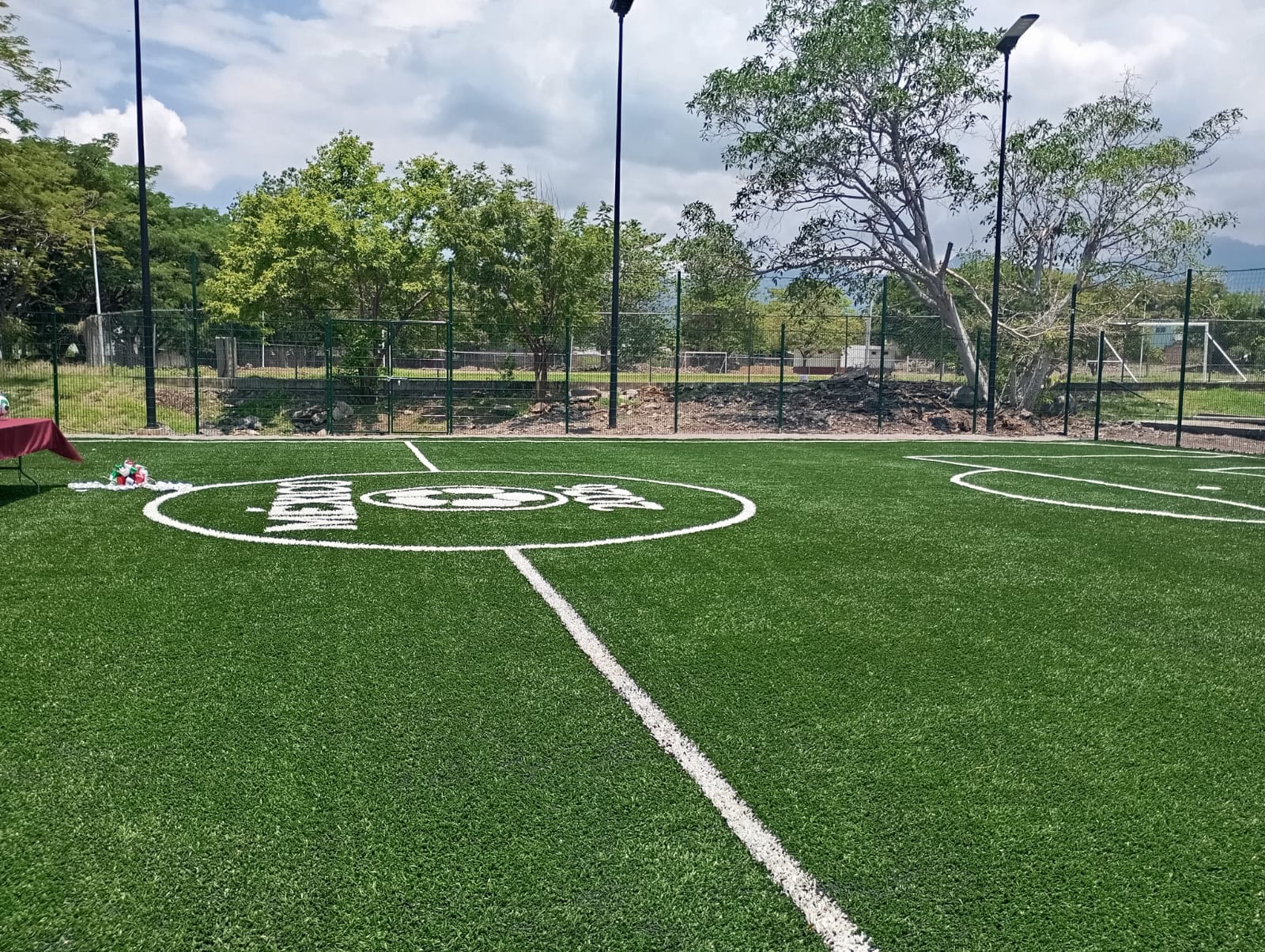 CONSTRUCCIÓN DE CANCHA FÚTBOL 5 EN LA UNIDAD DEPORTIVA ADOLFO LÓPEZ MATEOS EN PARÁCUARO