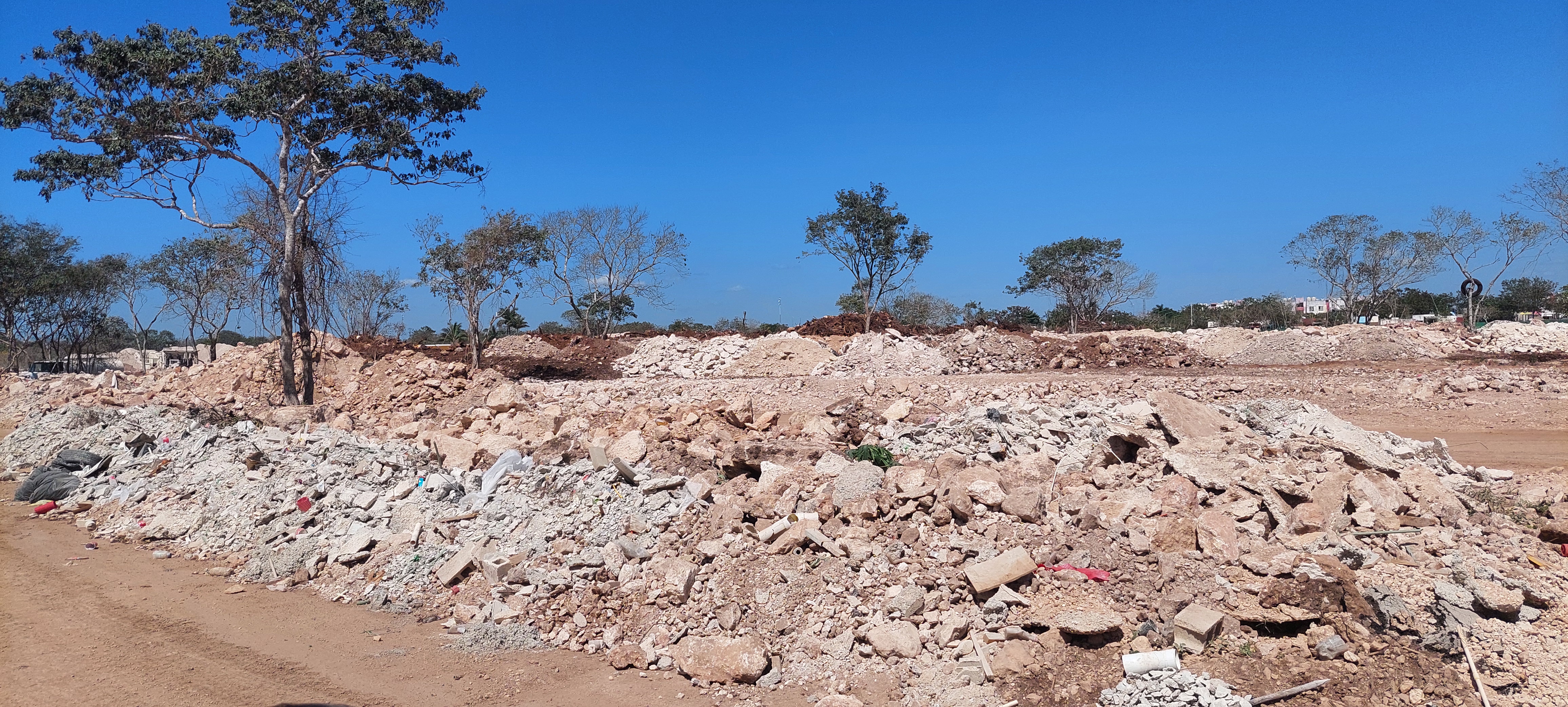 CONSTRUCCIÓN DE CANCHA DE FÚTBOL 5 EN EL INFONAVIT LOS GIRASOLES TABLAJE 11156 EN KANASÍN