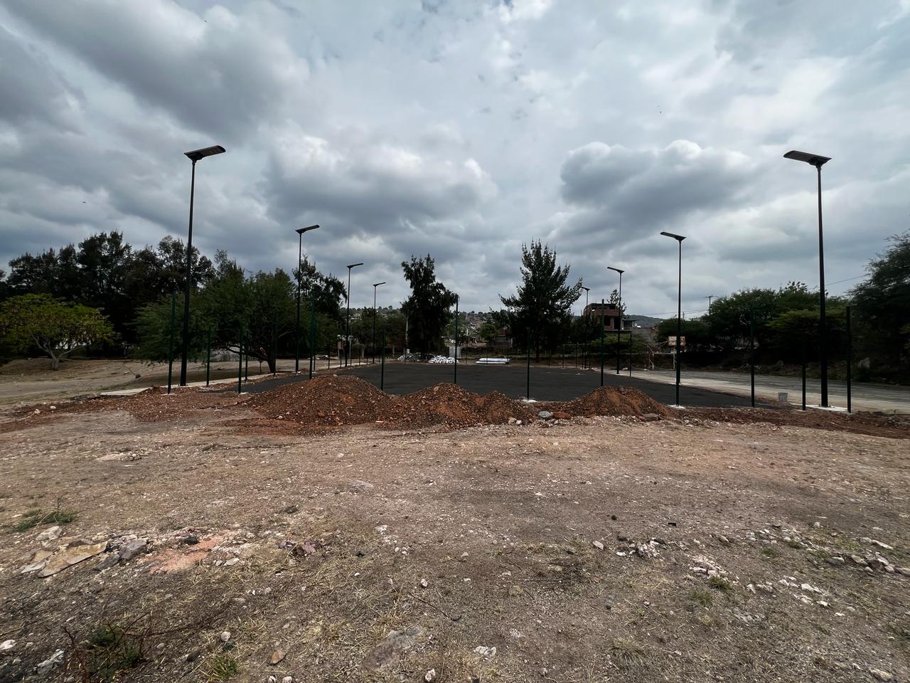 CONSTRUCCIÓN DE CANCHA FÚTBOL 5 EN LA UNIDAD DEPORTIVA LA NOPALERA EN HUANDACAREO