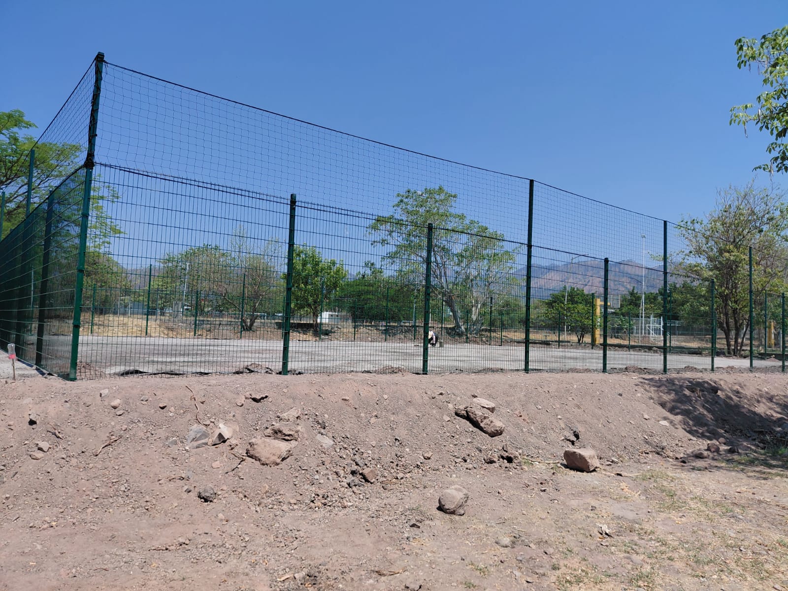 CONSTRUCCIÓN DE CANCHA FÚTBOL 5 EN LA UNIDAD DEPORTIVA ADOLFO LÓPEZ MATEOS EN PARÁCUARO