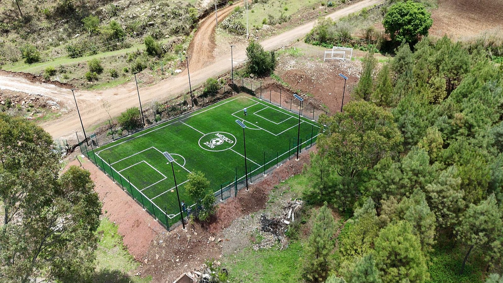 CONSTRUCCIÓN DE CANCHA FÚTBOL 5 EN ECUARO DE LAS PEÑAS EN HUIRAMBA