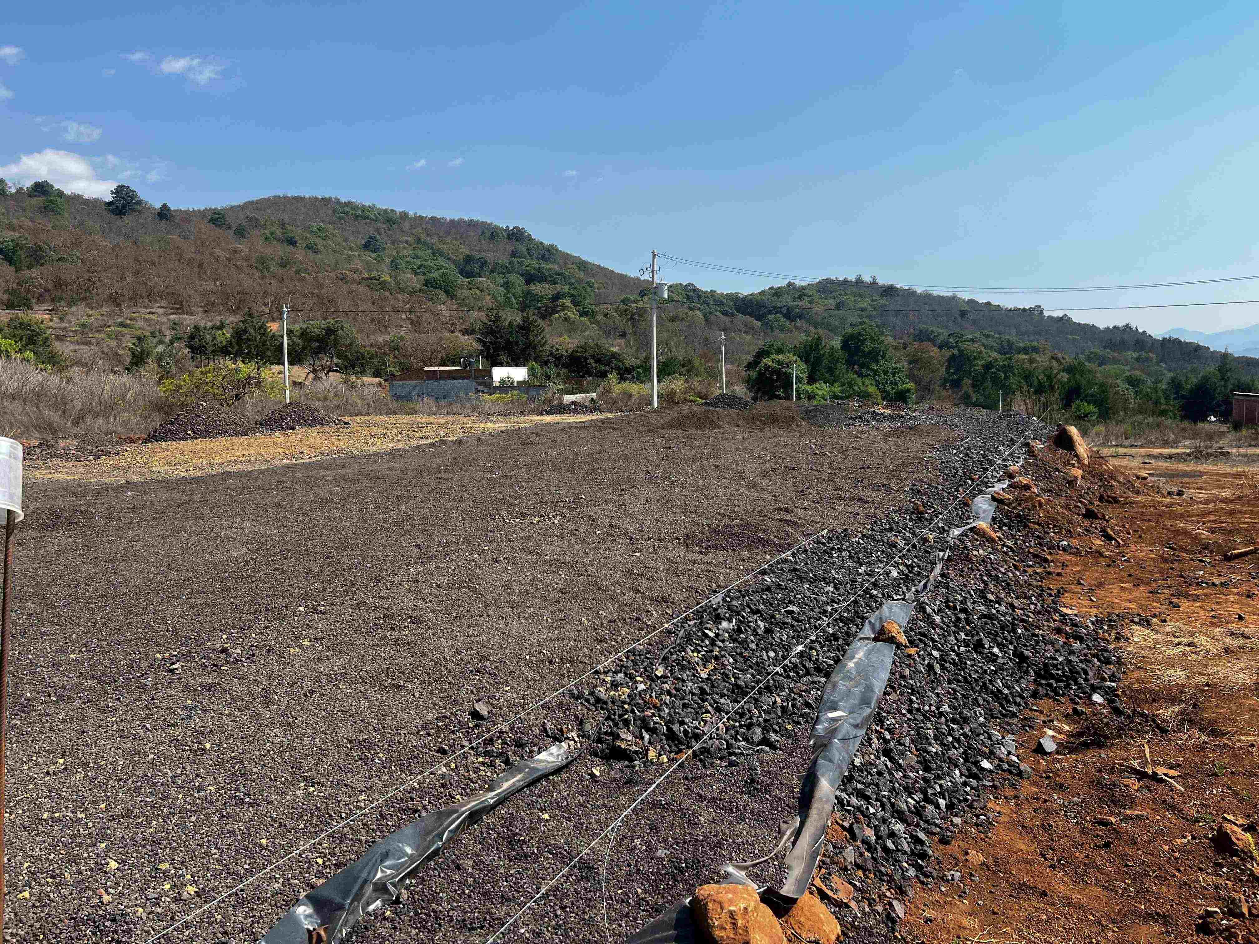 CONSTRUCCIÓN DE CANCHA FÚTBOL 5 EN ECUARO DE LAS PEÑAS EN HUIRAMBA