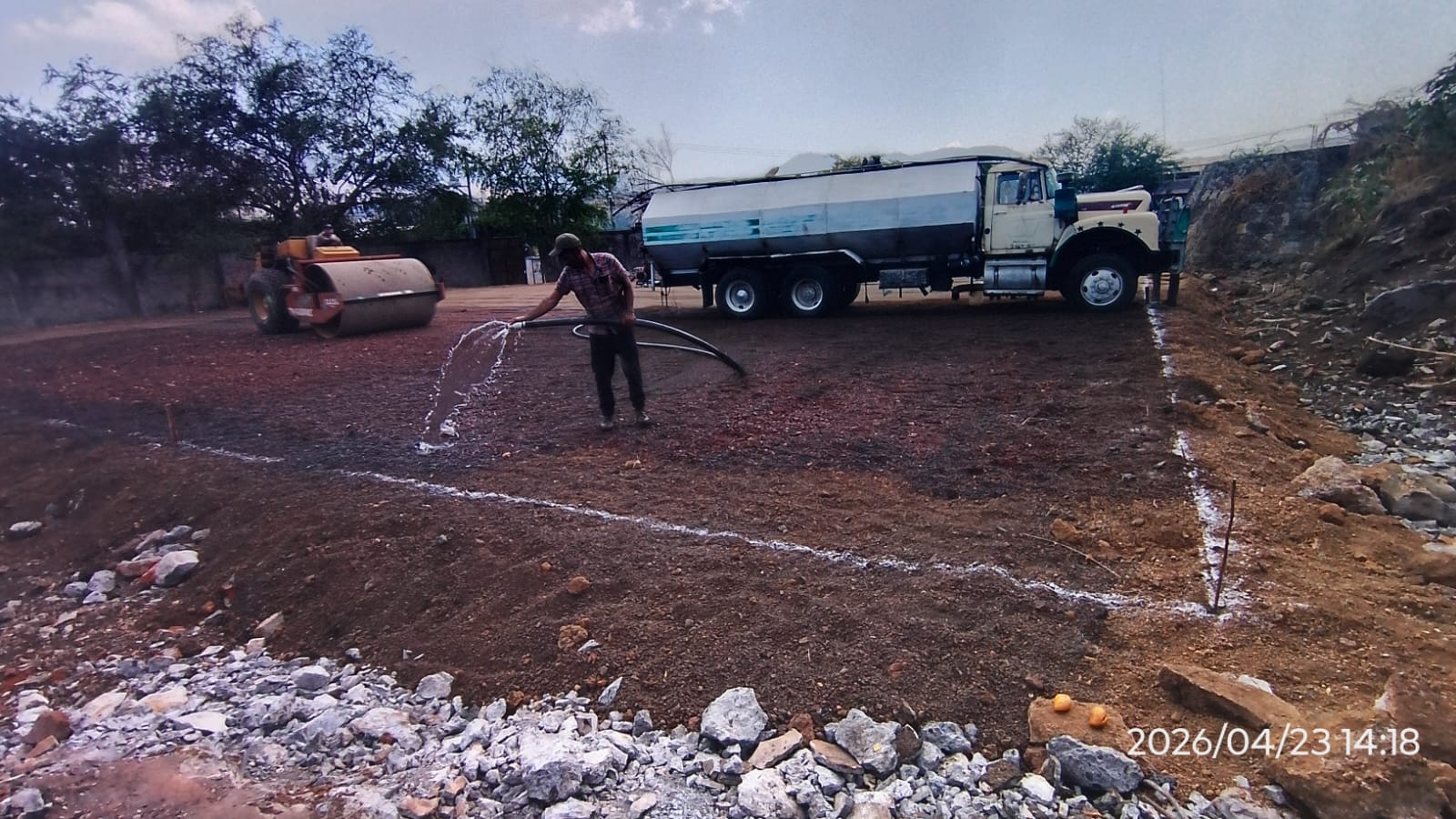 CONSTRUCCIÓN DE CANCHA FÚTBOL 5 EN MARTÍN RIVERA EN TURICATO