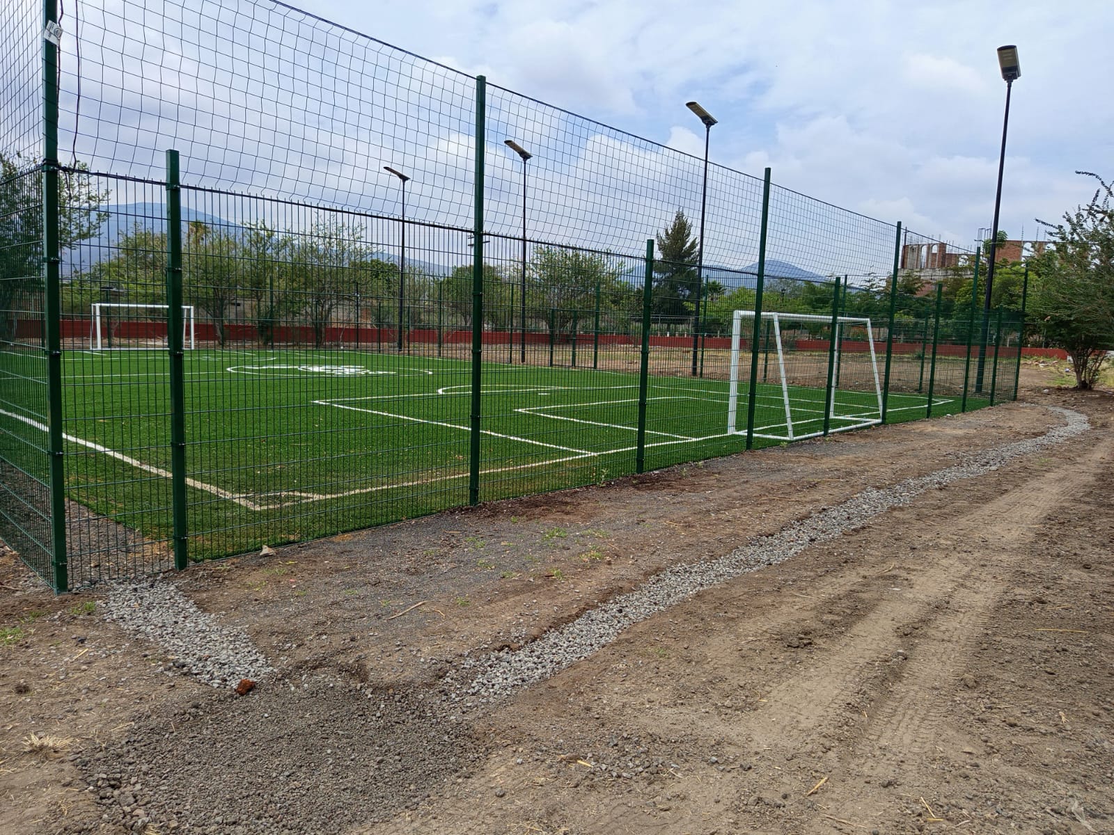 CONSTRUCCIÓN DE CANCHA FÚTBOL 7 EN 1 DE MAYO EN YURÉCUARO