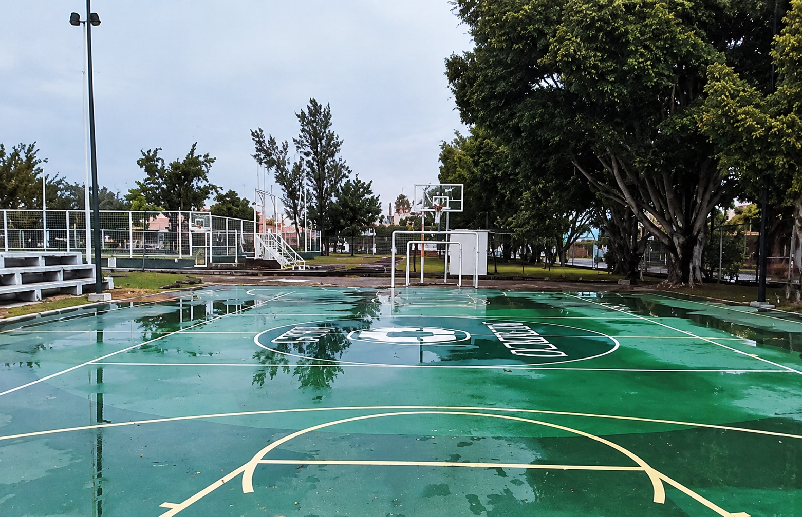REHABILITACIÓN DE MULTICANCHA EN UNIDAD DEPORTIVA MONUMENTAL EN GUADALAJARA