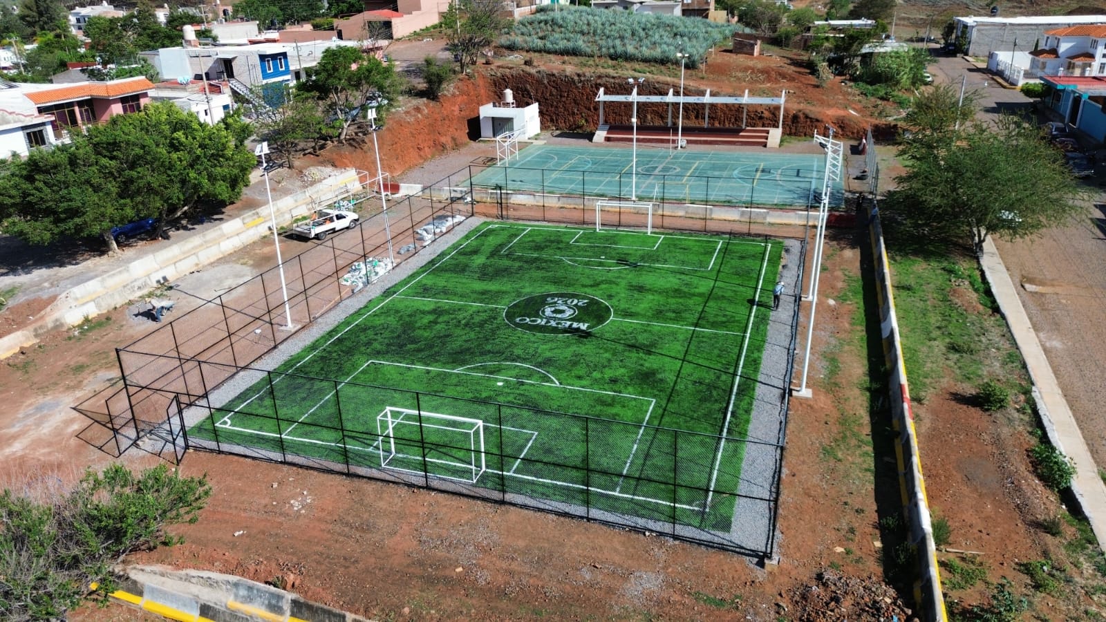 CONSTRUCCIÓN DE CANCHA FÚTBOL 5 EN LÓPEZ PORTILLO EN IXTLÁN DEL RÍO