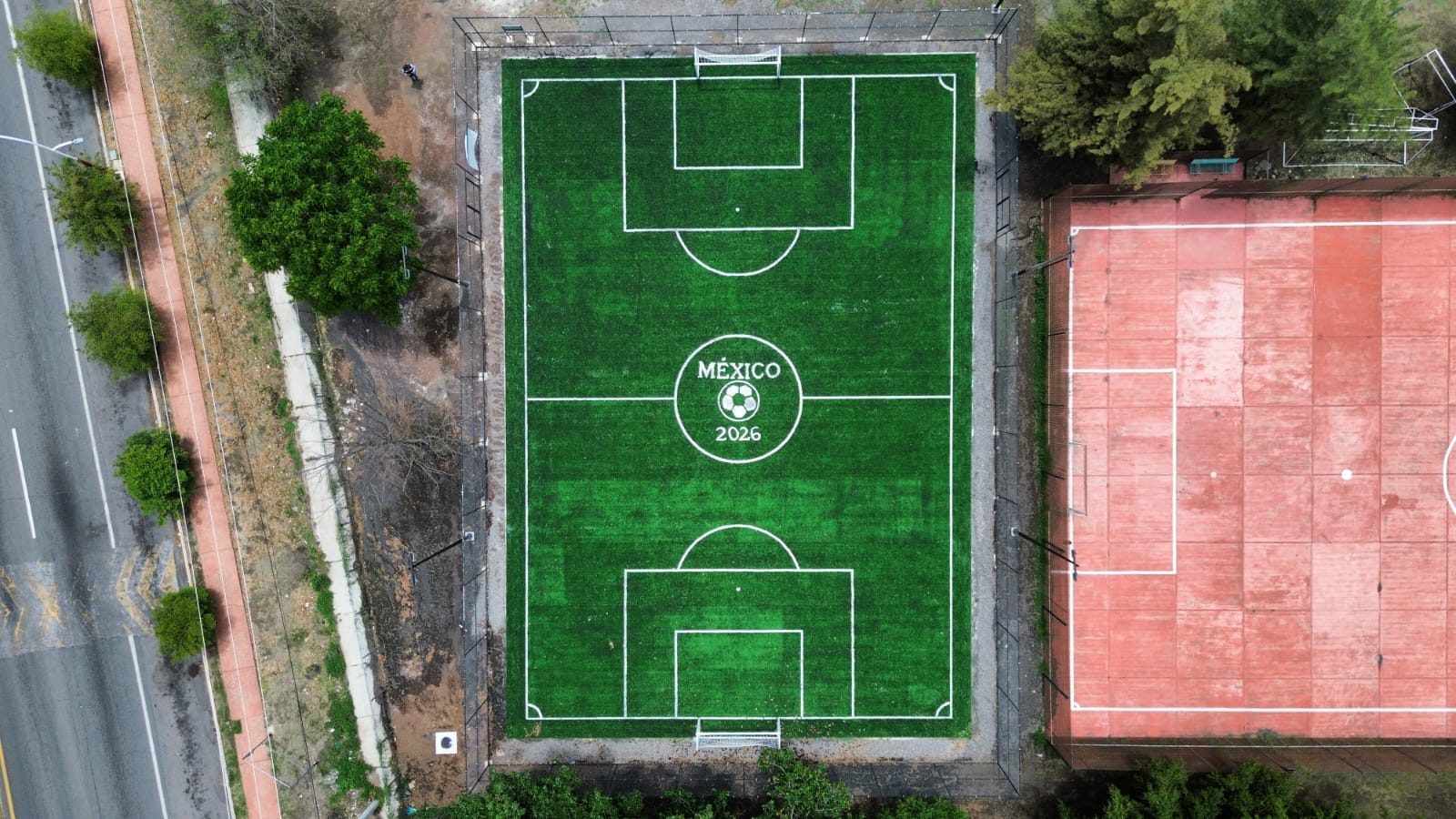 CONSTRUCCIÓN DE CANCHA FÚTBOL 5 EN UNIDAD DEPORTIVA DE AHUACATLÁN