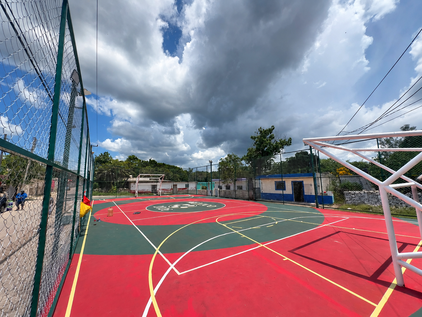 REHABILITACIÓN DE MULTICANCHA EN COLONIA NAHBALAM EN TIZIMÍN