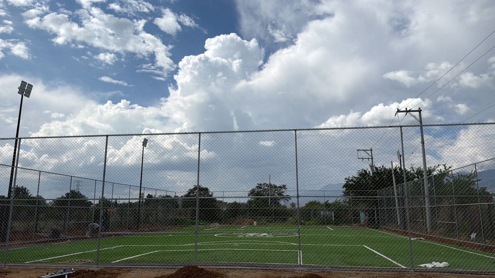 CONSTRUCCIÓN DE CANCHA FÚTBOL 5 EN SANTA MARÍA ATZOMPA