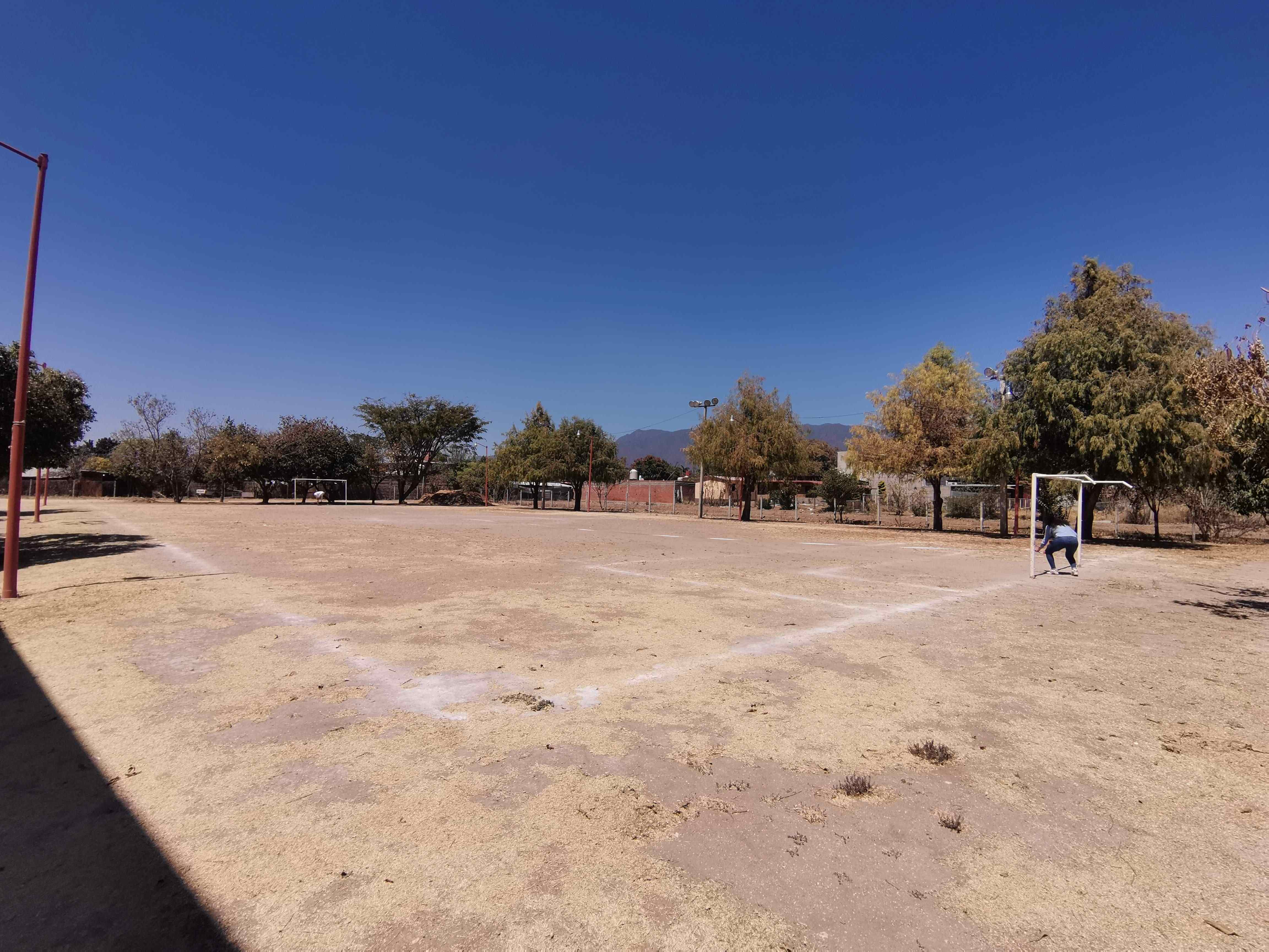 CONSTRUCCIÓN DE CANCHA FÚTBOL 5 EN CANCHA PÚBLICA EN SANTA MARÍA DEL TULE