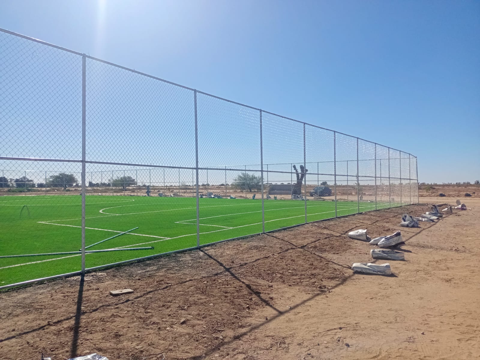 CONSTRUCCIÓN DE CANCHA FÚTBOL 7 EN CAMPO EJIDO BENITO JUÁREZ EN MULEGÉ