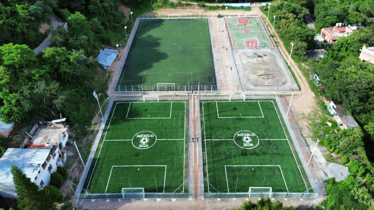 CONSTRUCCIÓN DE CANCHA FÚTBOL 5 EN UNIDAD DEPORTIVA CASALLAS EN TAXCO DE ALARCÓN 2
