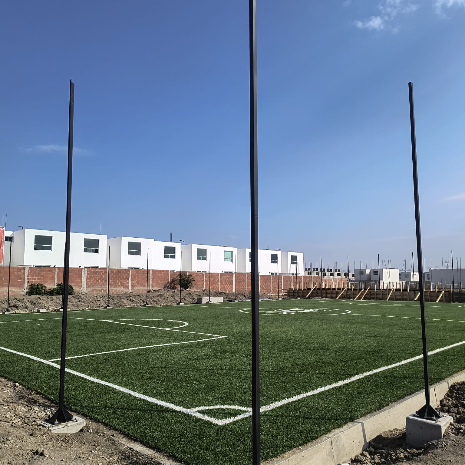 CONSTRUCCIÓN DE CANCHA DE FÚTBOL 5 EN SAN FRANCISCO OCOTLÁN EN SANTA MARÍA CORONANGO
