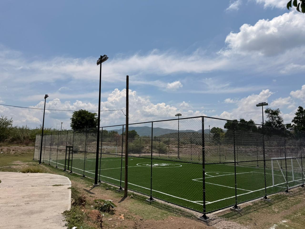 CONSTRUCCIÓN DE CANCHA DE FÚTBOL 5 EN COLONIA LA PALMA EN ACATLÁN DE OSORIO