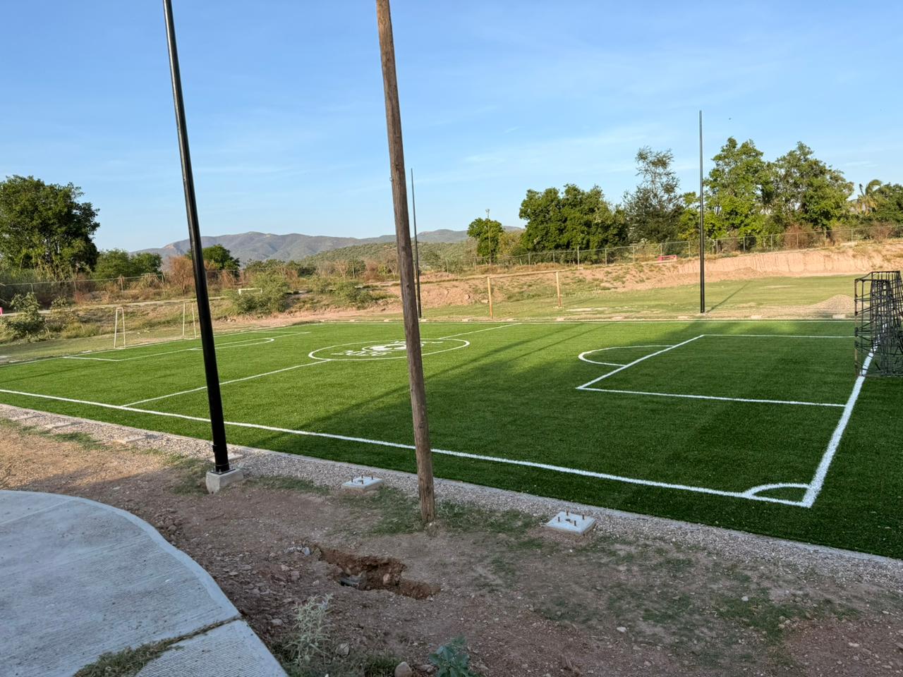 CONSTRUCCIÓN DE CANCHA DE FÚTBOL 5 EN COLONIA LA PALMA EN ACATLÁN DE OSORIO