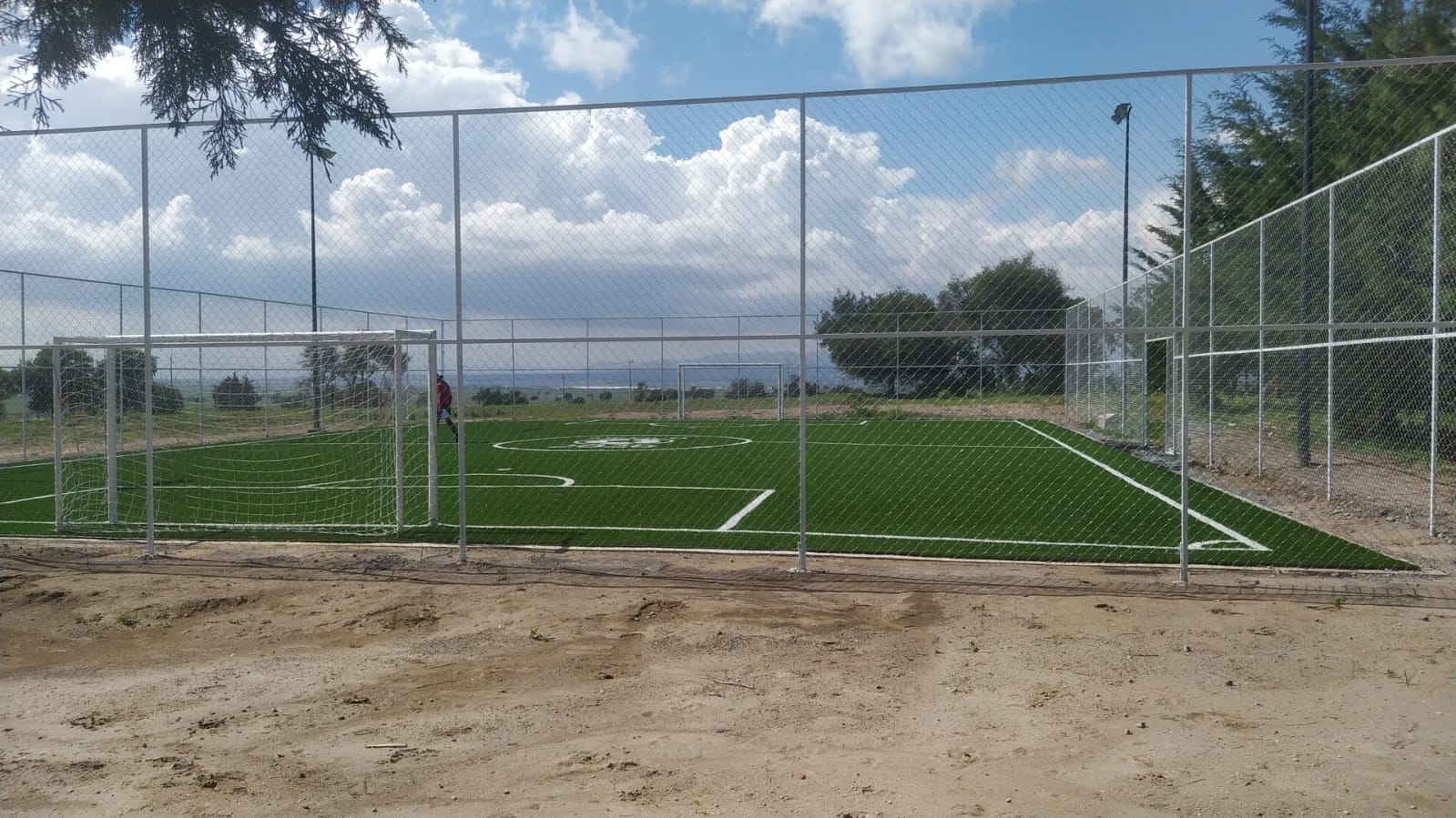 CONSTRUCCIÓN DE CANCHA DE FÚTBOL 5 EN COLONIA CENTRO EN NOPALUCAN DE LA GRANJA