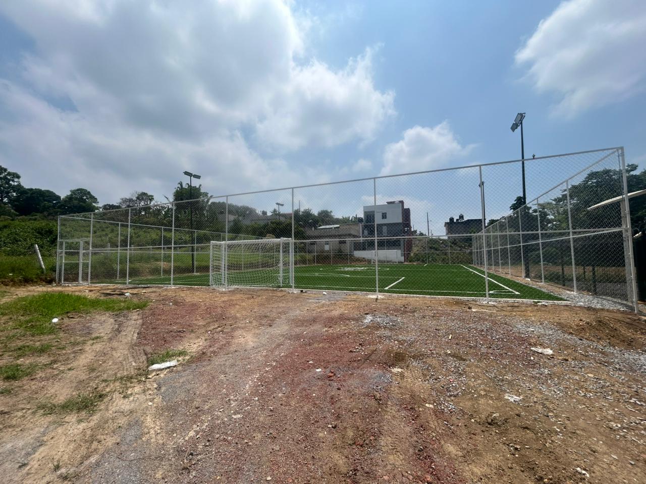 CONSTRUCCIÓN DE CANCHA DE FÚTBOL 5 EN COLONIA AGUA ZARCA EN HUEYTAMALCO