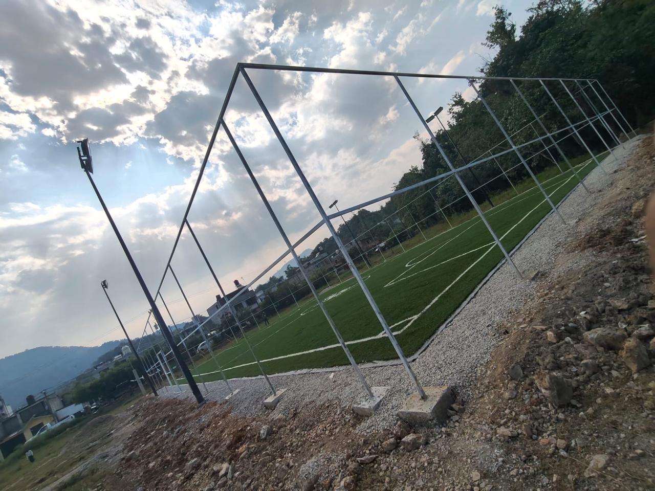 CONSTRUCCIÓN DE CANCHA DE FÚTBOL 5 EN COLONIA CENTRO EN XICOTEPEC