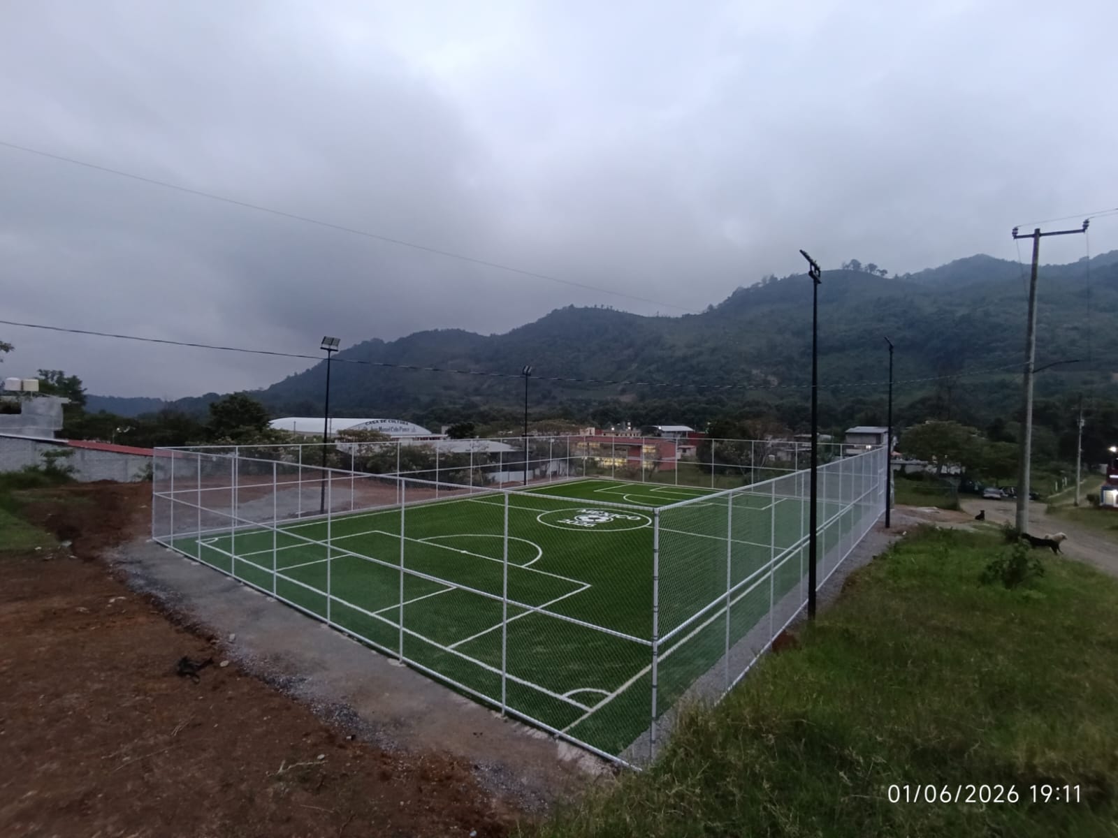 CONSTRUCCIÓN DE CANCHA DE FÚTBOL 5 EN COLONIA ACATLÁN EN HUAUCHINANGO