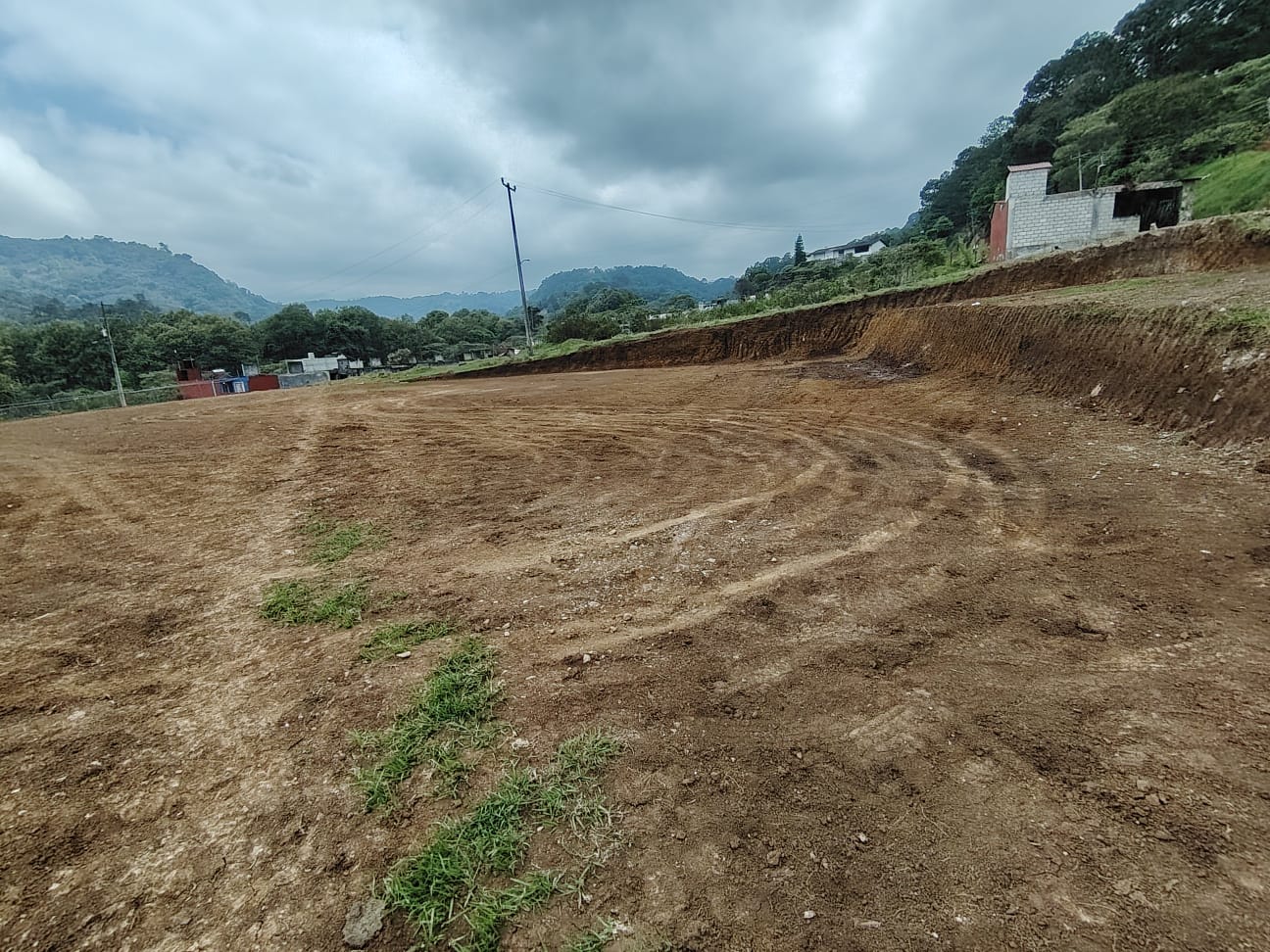 CONSTRUCCIÓN DE CANCHA DE FÚTBOL 5 EN COLONIA ACATLÁN EN HUAUCHINANGO