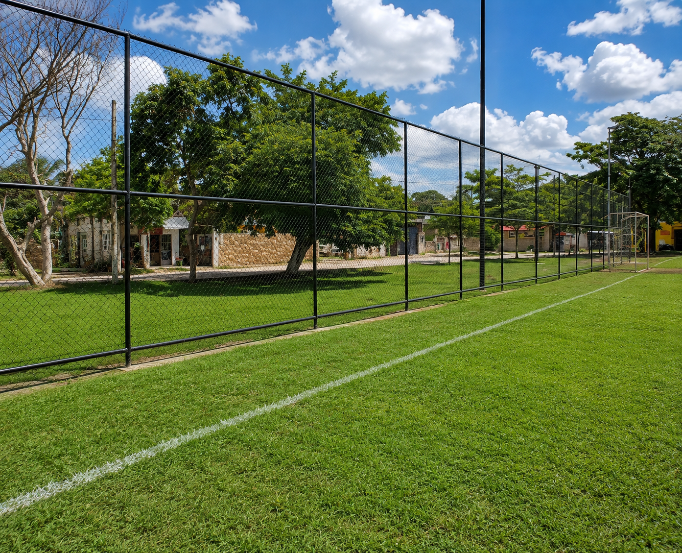REHABILITACIÓN DE CANCHA DE FÚTBOL 11 EN EL CENTRO DEPORTIVO BIBLIOTECA Y COMEDOR COMUNITARIO EMILIANO ZAPATA EN IZAMAL