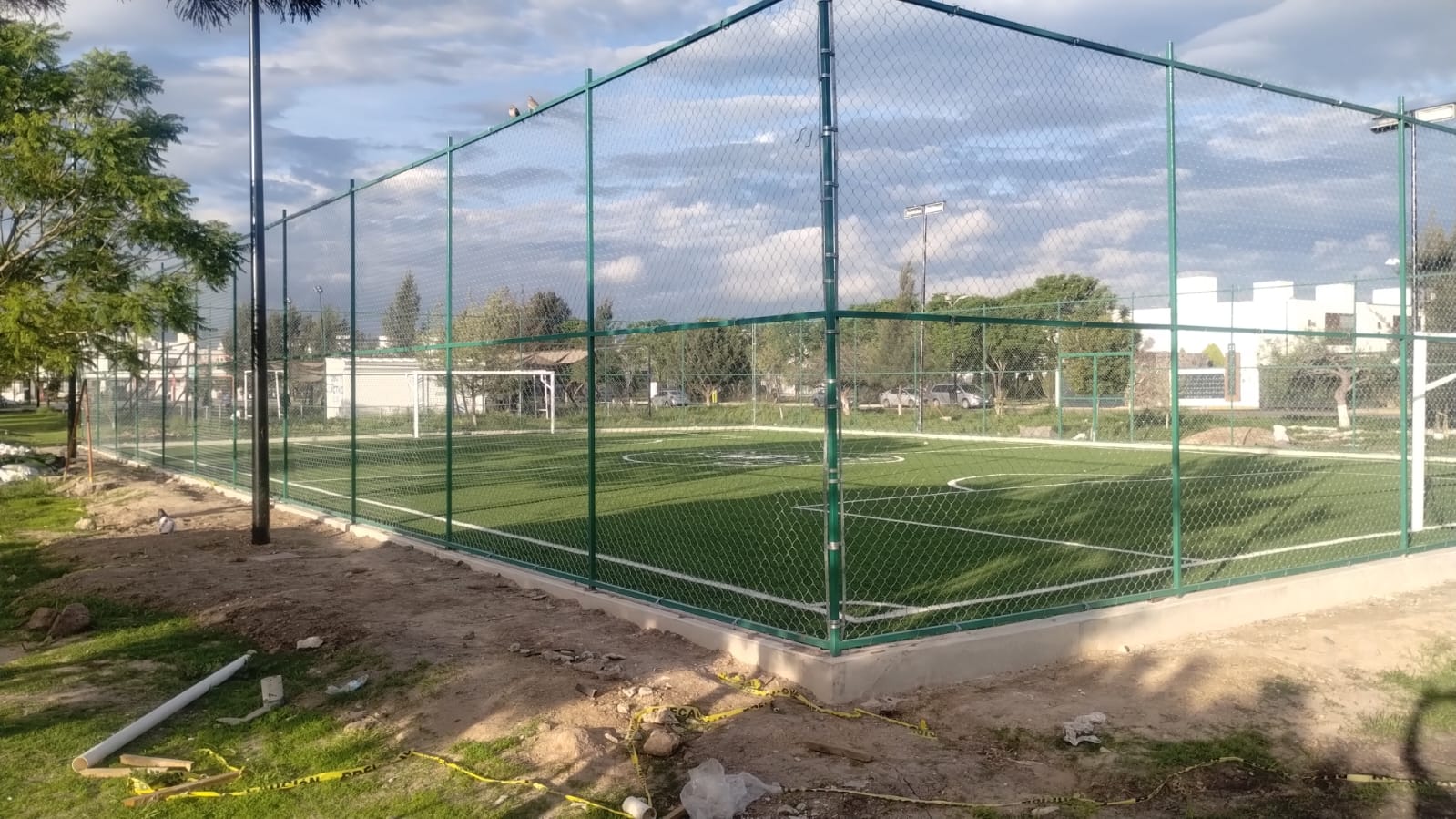CONSTRUCCIÓN DE CANCHA DE FÚTBOL 5 EN RESIDENCIAL SANTA FE EN CORREGIDORA