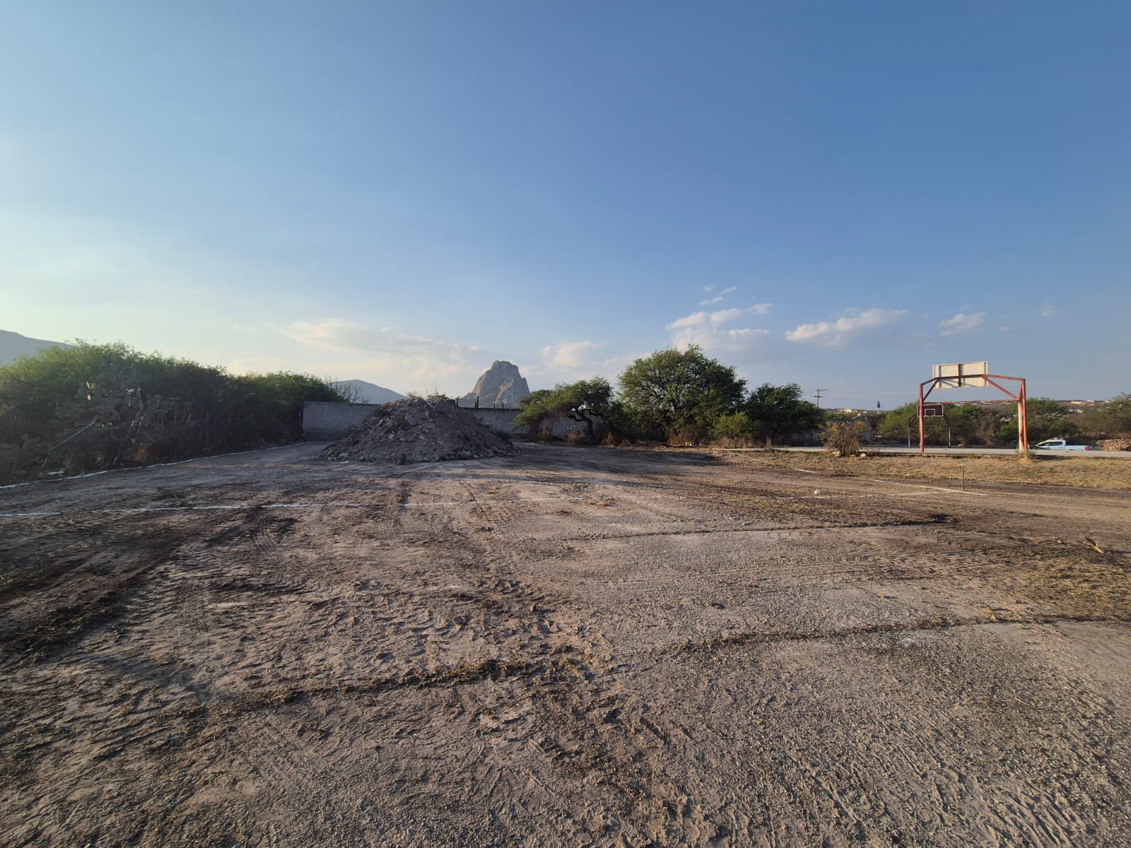 CONSTRUCCIÓN DE CANCHA DE FÚTBOL 5 EN BERNAL EN EZEQUIEL MONTES