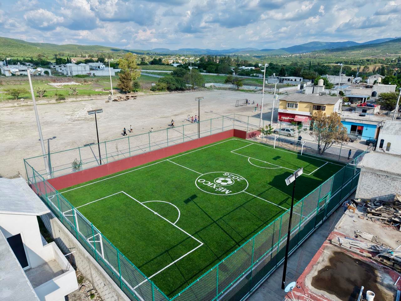 CONSTRUCCIÓN DE CANCHA DE FÚTBOL 5 EN EL MILAGRO EN HUIMILPAN