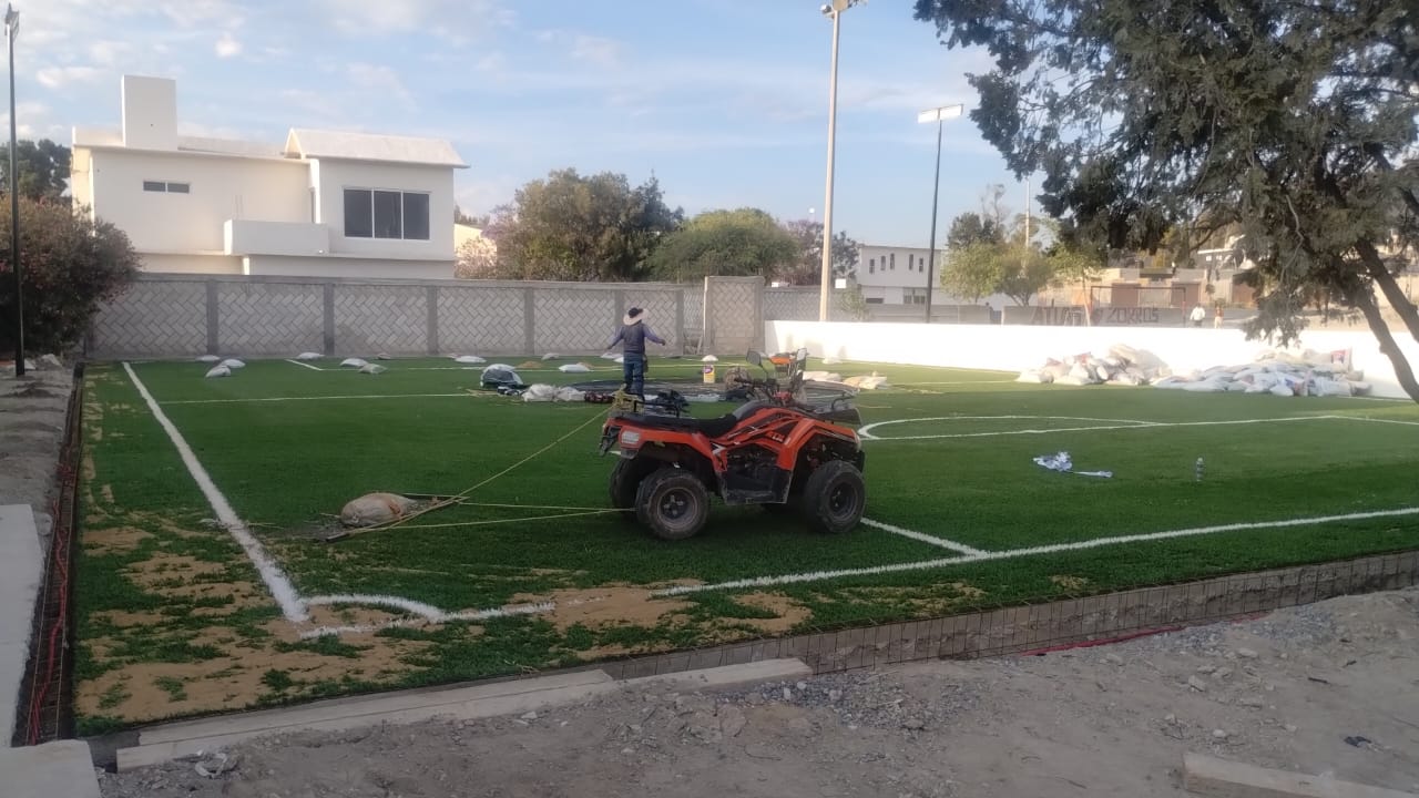 CONSTRUCCIÓN DE CANCHA DE FÚTBOL 5 EN EL MILAGRO EN HUIMILPAN