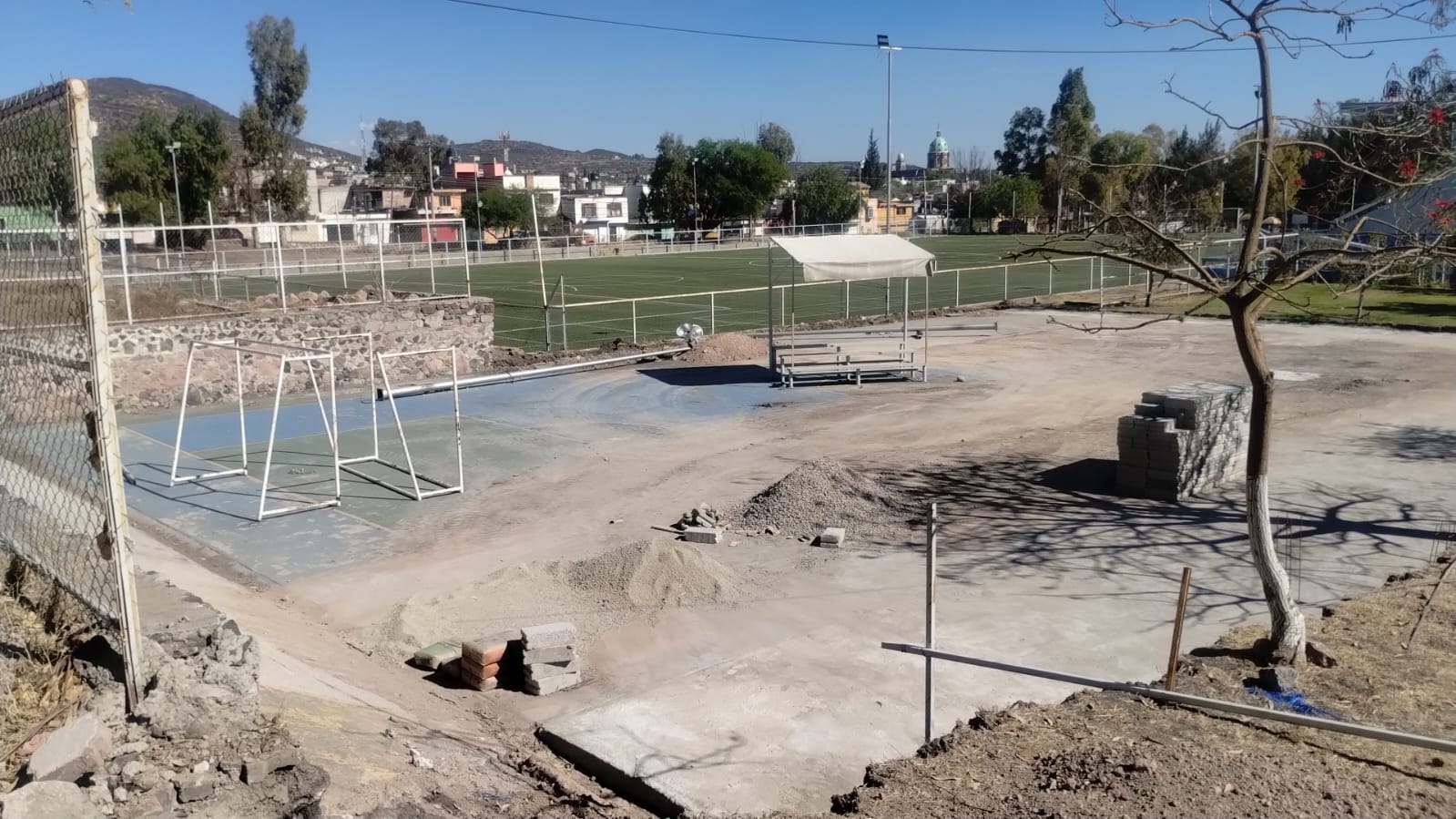 CONSTRUCCIÓN DE CANCHA DE FÚTBOL 5 EN UNIDAD DEPORTIVA SANTA ROSA JAUREGUI EN QUERÉTARO