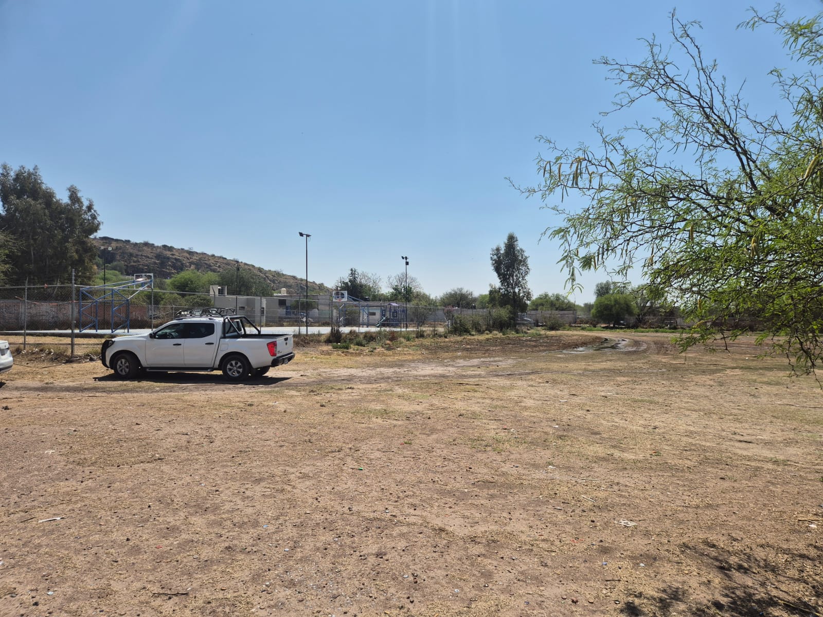 CONSTRUCCIÓN DE CANCHA DE FÚTBOL 5 EN LA FUENTE EN TEQUISQUIAPAN