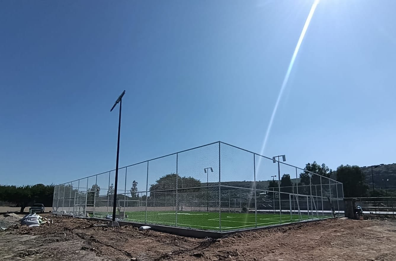 CONSTRUCCIÓN DE CANCHA DE FÚTBOL 5 EN LA FUENTE EN TEQUISQUIAPAN