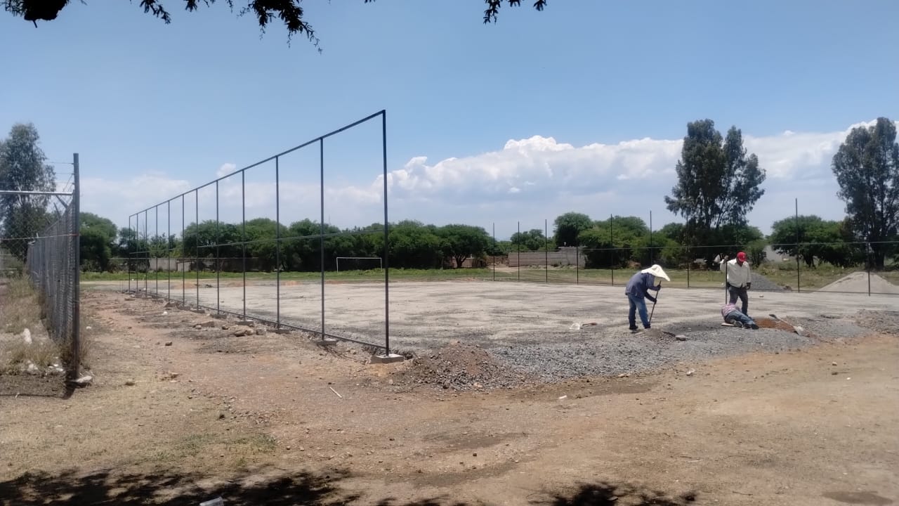 CONSTRUCCIÓN DE CANCHA DE FÚTBOL 5 EN LA FUENTE EN TEQUISQUIAPAN