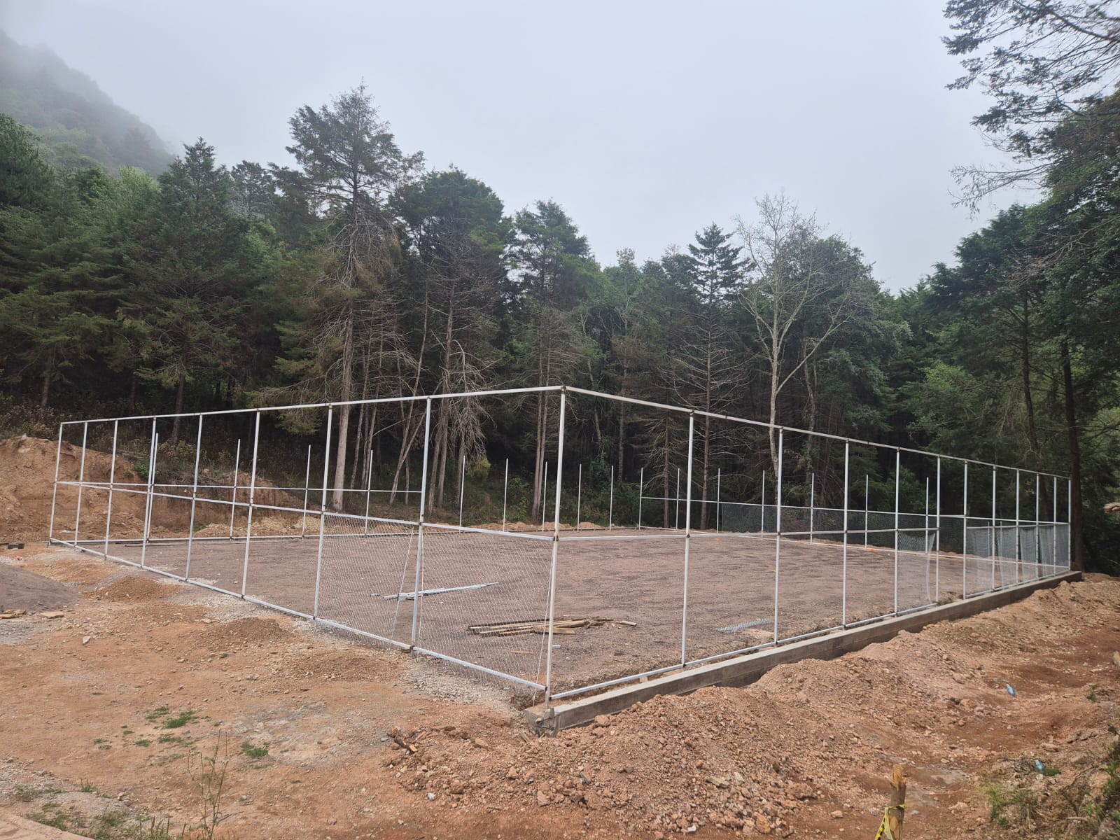 CONSTRUCCIÓN DE CANCHA DE FÚTBOL 5 EN EL LLANO EN PINAL DE AMOLES
