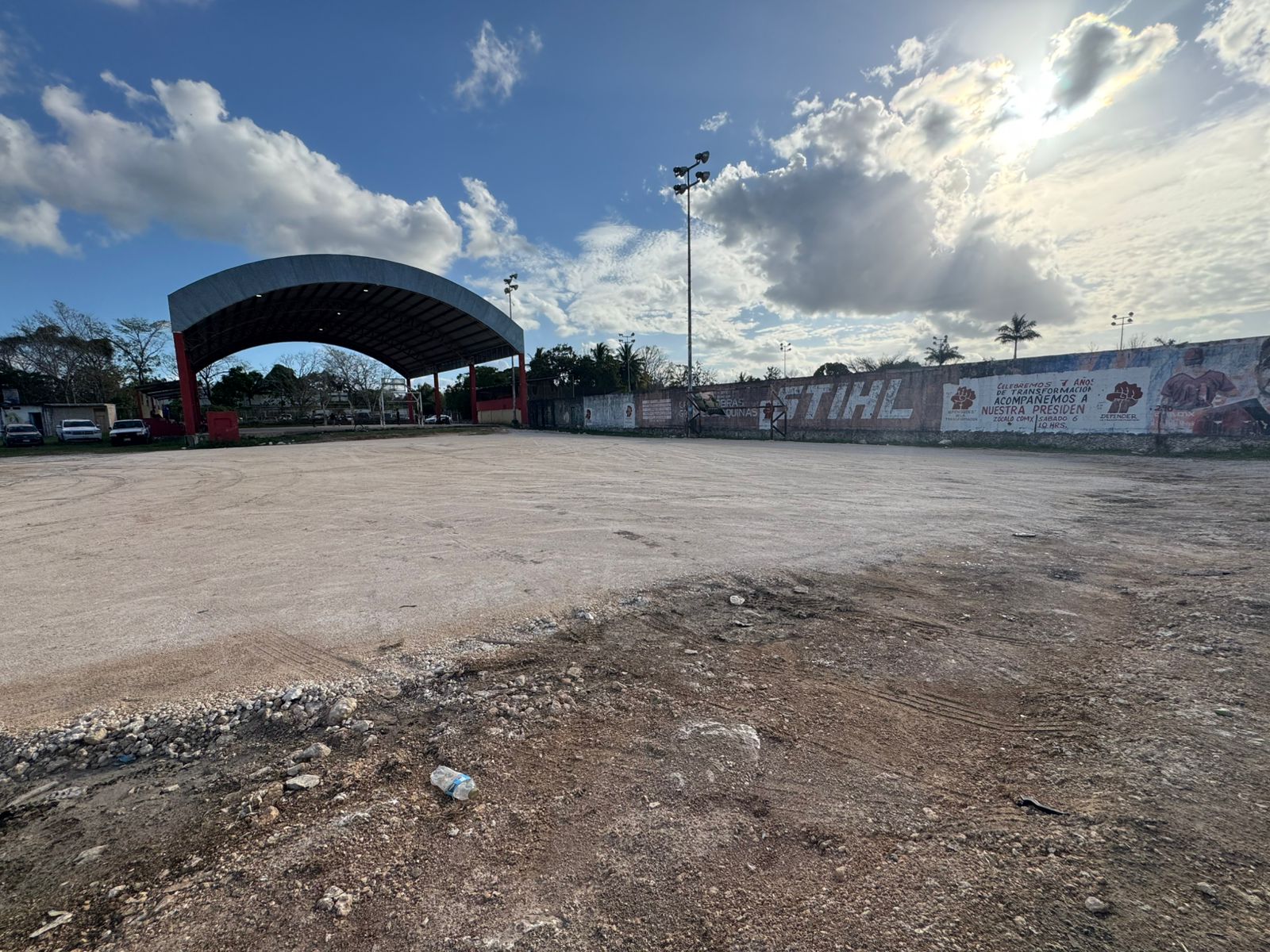 CONSTRUCCIÓN DE CANCHA DE FÚTBOL 5 EN LA CANCHA LEÓNA VICARIO EN FELIPE CARRILLO PUERTO