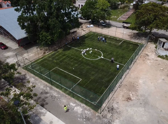 CONSTRUCCIÓN DE CANCHA DE FÚTBOL 5 EN LA CANCHA TRES REYES EN FELIPE CARRILLO PUERTO