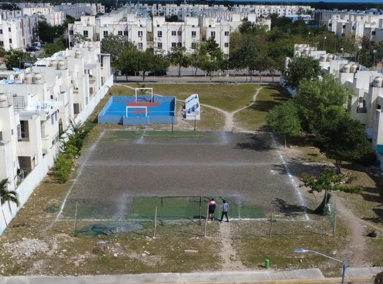 CONSTRUCCIÓN DE CANCHA DE FÚTBOL 5 EN LA CANCHA PATOS 1 EN PLAYA DEL CARMEN