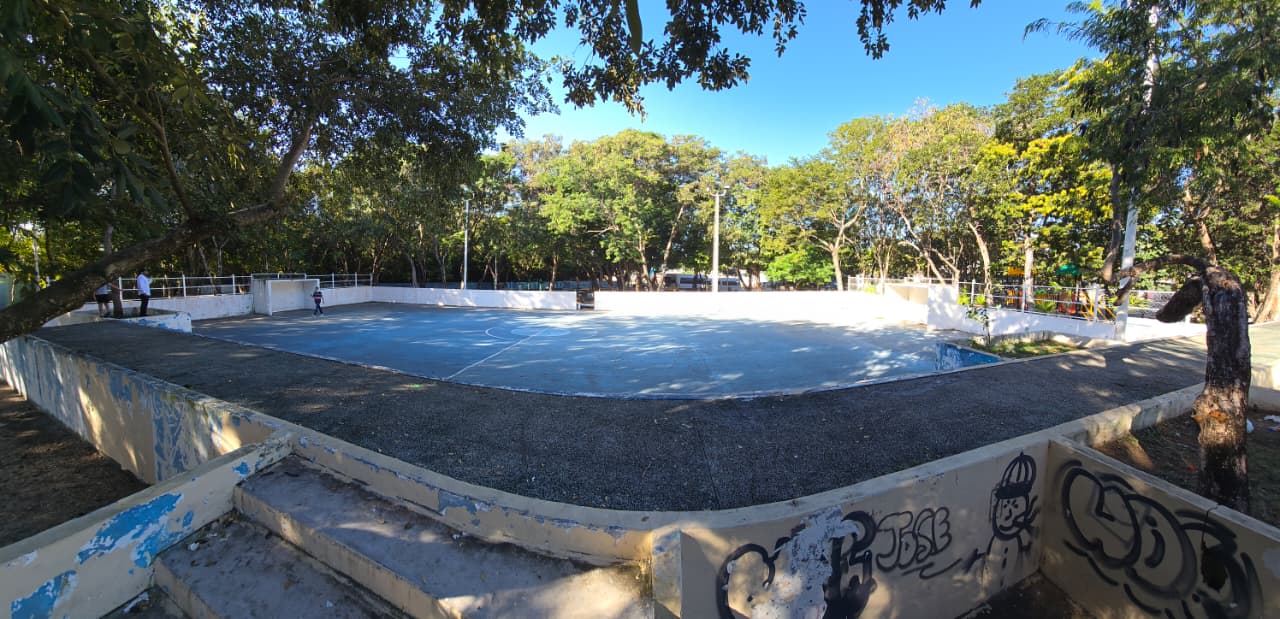 CONSTRUCCIÓN DE CANCHA DE FÚTBOL 5 PETÉN EN PLAYA DEL CARMEN