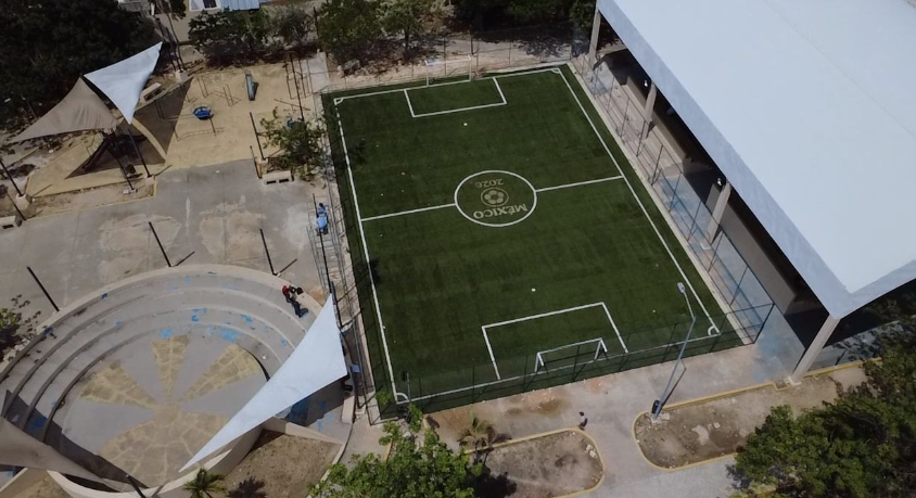 CONSTRUCCIÓN DE CANCHA DE FÚTBOL 5 PETÉN EN PLAYA DEL CARMEN