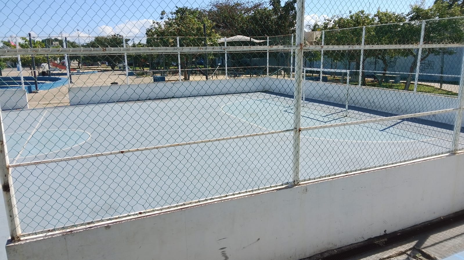 CONSTRUCCIÓN DE CANCHA DE FÚTBOL 5 EN LA CANCHA MISIÓN LAS FLORES EN PLAYA DEL CARMEN